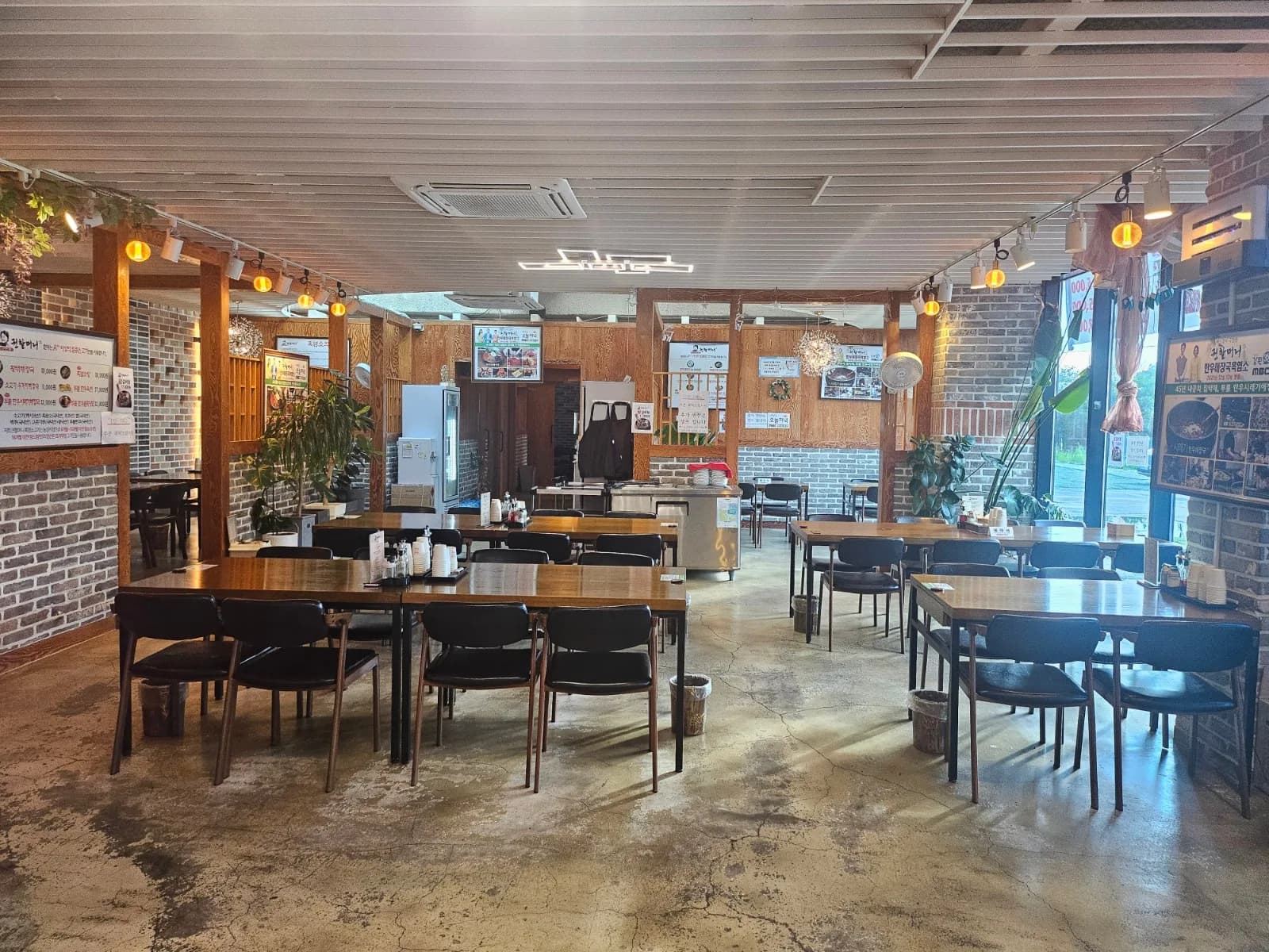 권할머니, 넓고 쾌적한 실내 식사 공간