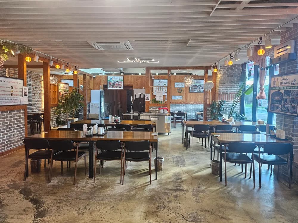권할머니한우해장국흑염소 춘천점 내부